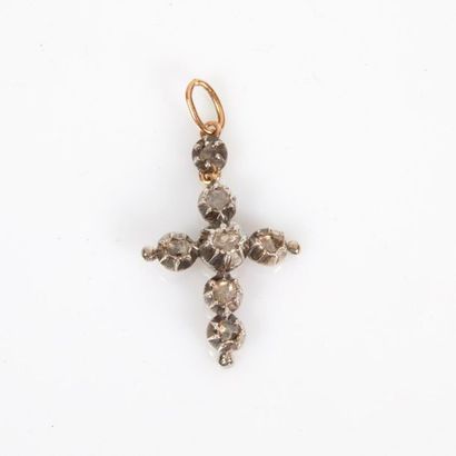 Pendentif croix en or et argent serti de...