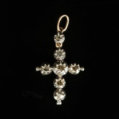 Pendentif croix en or et argent serti de...