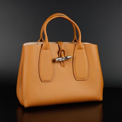 LONGCHAMP. Sac en cuir grainé camel, modèle...