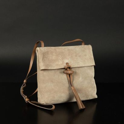 GERARD DAREL. Sac besace en cuir qualité...