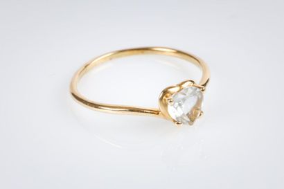 Bague en or sertie d'une aigue-marine de...