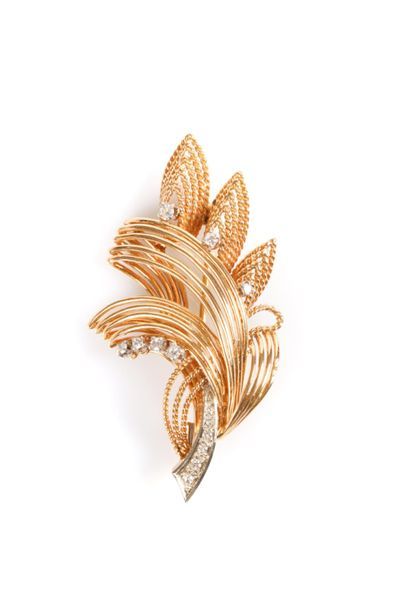 Broche gerbe en or rose sertie de lignes...