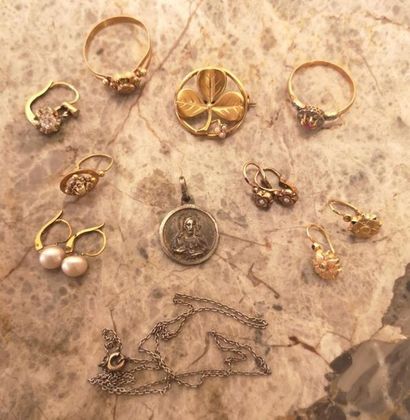 Ensemble de bijoux en or, certains sertis...