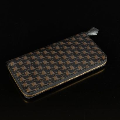 MOYNAT. Portefeuille textile enduit monogramé...