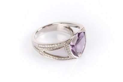 Bague en or blanc monture triple anneau serti...
