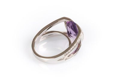 Bague en or blanc monture triple anneau serti...