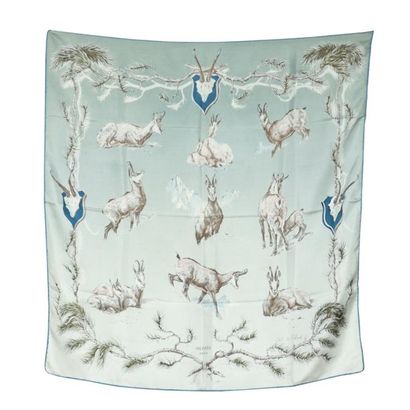 HERMES. Carré de soie, décor de bouquetins,...