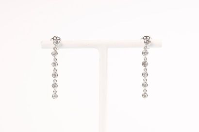 Paire de pendants d'oreilles articulées en...