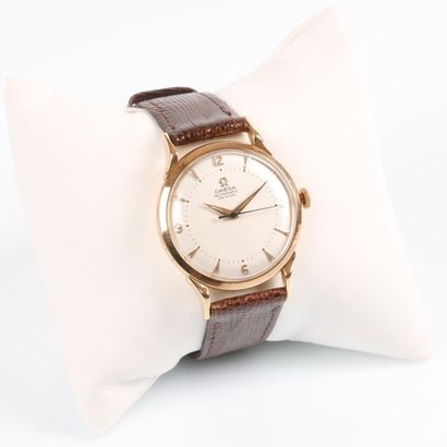 OMEGA. Montre ronde d'homme en or rose à...