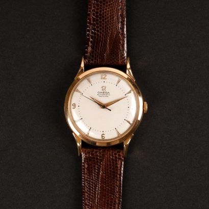 OMEGA. Montre ronde d'homme en or rose à...