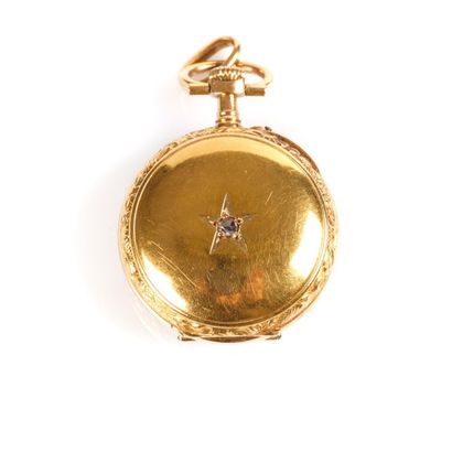 Montre de col en or sertie d'un petit diamant...