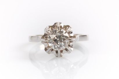 Solitaire en or blanc serti d'un diamant...