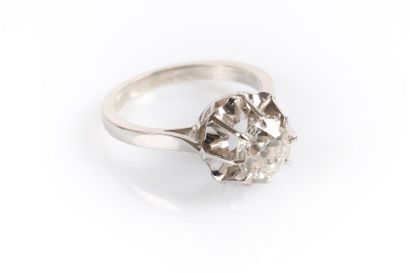 Solitaire en or blanc serti d'un diamant...