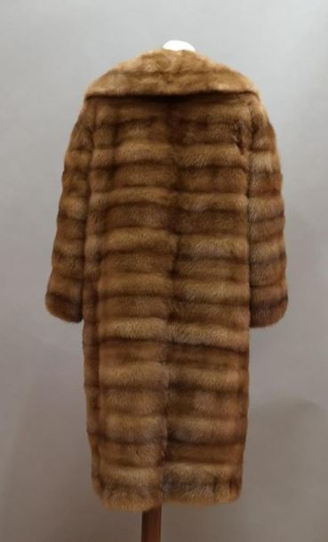 Manteau de vison clair marron glacé, léger...