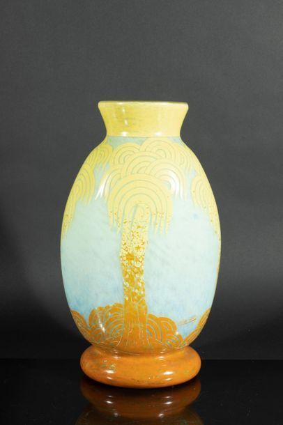 CHARDER - LE VERRE FRANCAIS. Grand vase ovoïde...