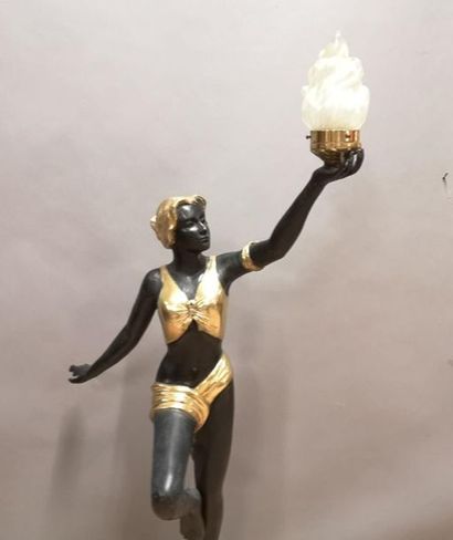 Grande torchère en bronze à patine noir et...
