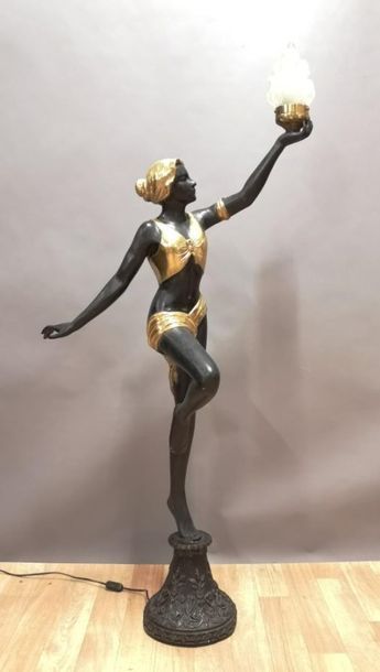 Grande torchère en bronze à patine noir et...