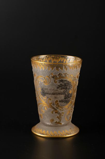 DAUM + NANCY. Rare petit vase tronconique...