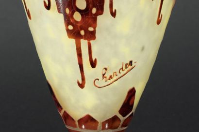 CHARDER - LE VERRE FRANCAIS. Vase balustre...