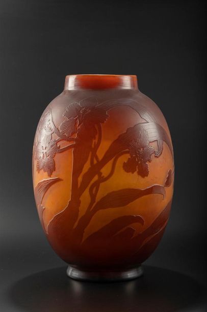 GALLE. Important vase ovoïde en verre, le...