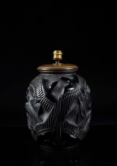 D'AVESN (1901-1991)
Vase ovoïde monté en...