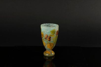 DAUM NANCY. Vase évasé sur piédouche en verre,...