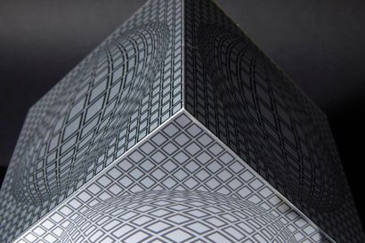 Victor VASARELY (1906-1997)
CUBE 
Sérigraphie...