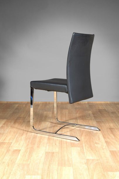 ROCHE BOBOIS
Suite de huit chaises, modèle...