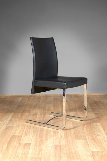 ROCHE BOBOIS
Suite de huit chaises, modèle...