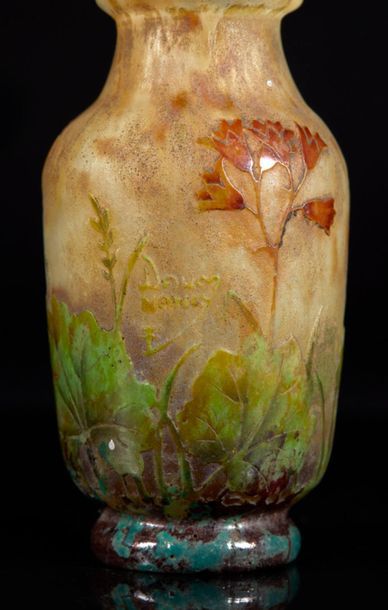 DAUM NANCY. Petit vase balustre en verre,...