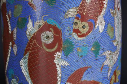 CHINE - XIXe siècle
Vase rouleau en bronze...