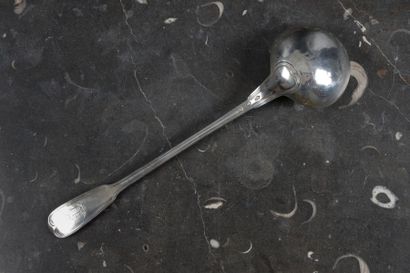 Louche en argent à filets. Paris, 1789-1791....