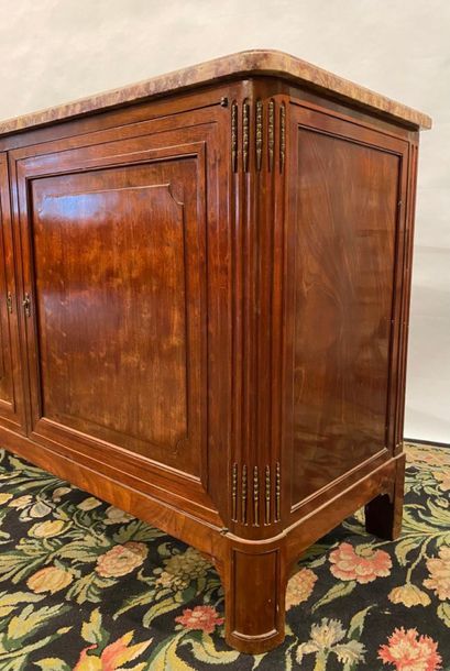 Buffet large en acajou massif et placage...