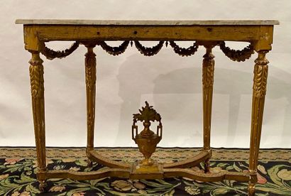 Console demi-lune en bois doré, riche décor...