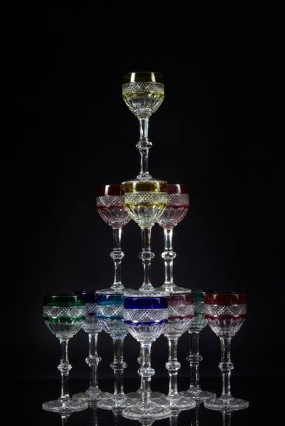 ST LOUIS
Série de 12 verres à vin du rhin...