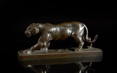 Louis VIDAL (1831-1892)
Lionne marchant
Bronze...