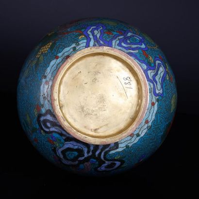 CHINE - XIXe siècle
Vase à panse basse en...