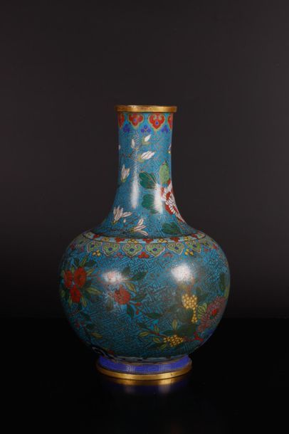 CHINE - XIXe siècle
Vase à panse basse en...