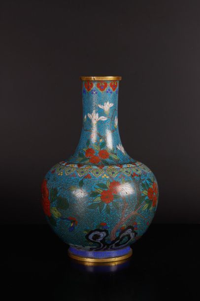 CHINE - XIXe siècle
Vase à panse basse en...