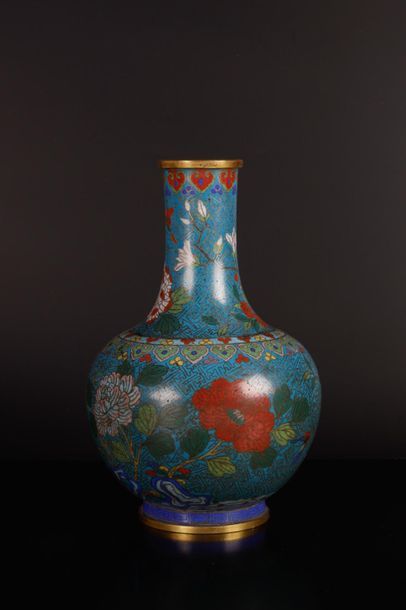 CHINE - XIXe siècle
Vase à panse basse en...