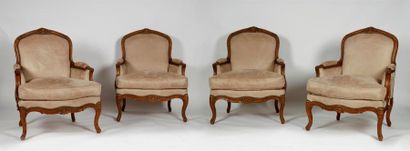 Suite de quatre grandes bergères en bois...