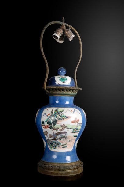 CHINE - XIXe siècle
Potiche balustre couverte...