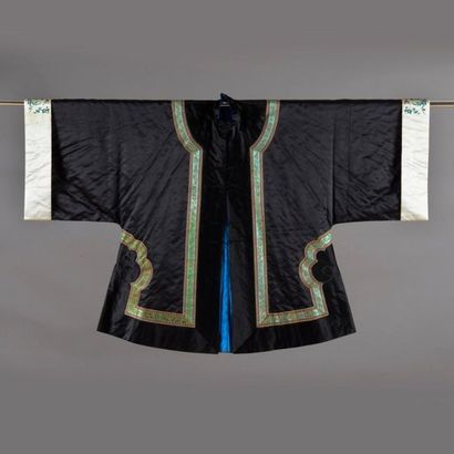 CHINE - XXe siècle
Veste en soie noire et...
