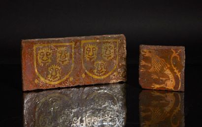 FRANCE, XV-XVIème siècle. Deux carreaux de...