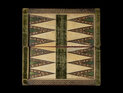 Jeu d'échecs et de trictrac pliant en marqueterie...