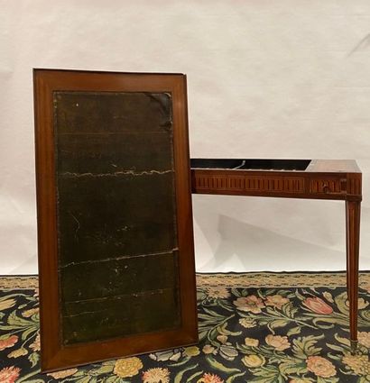 Table de tric-trac en acajou et placage de...