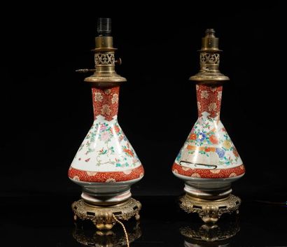 CHINE. Paire de vases tronconiques à col...