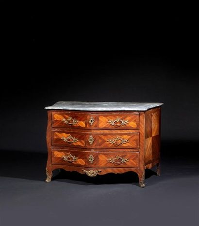 Commode en bois de violette de forme mouvementée...