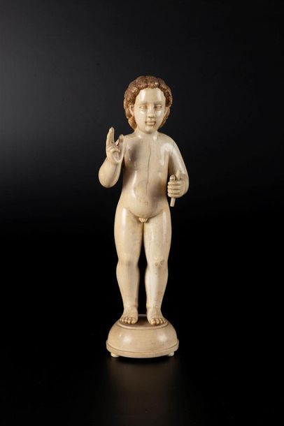 Enfant Jésus bénissant en ivoire sculpté...