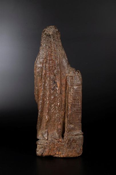 Sainte Barbe en chêne sculpté avec infimes...